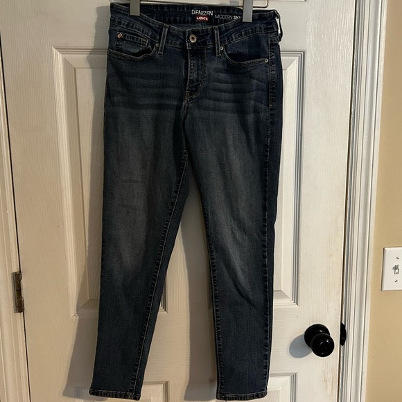 Levi’s jeans. - Picture 1 of 8